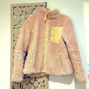 Beautiful pink mauve colored Sherpa. Like new, size medium.